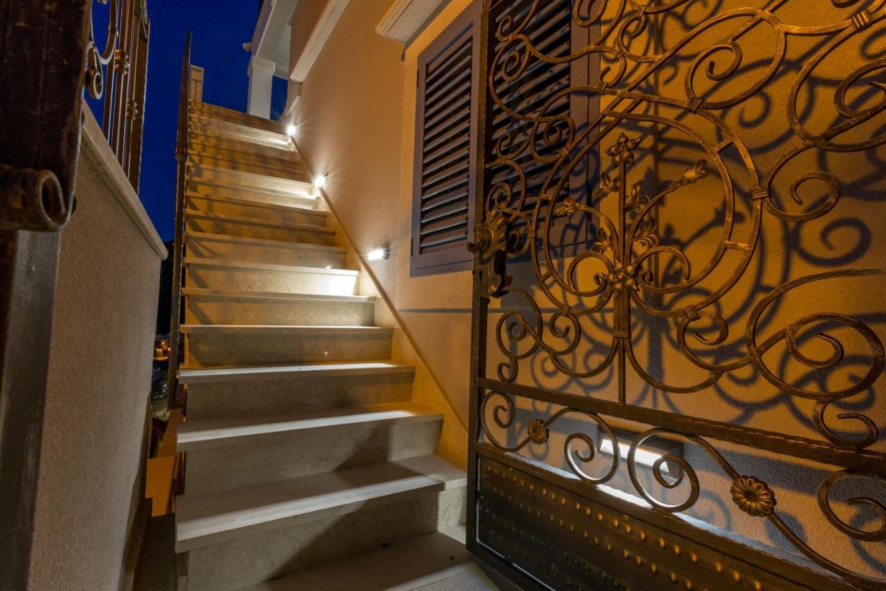 Villa Capitis In The Center Hvar Town Bagian luar foto